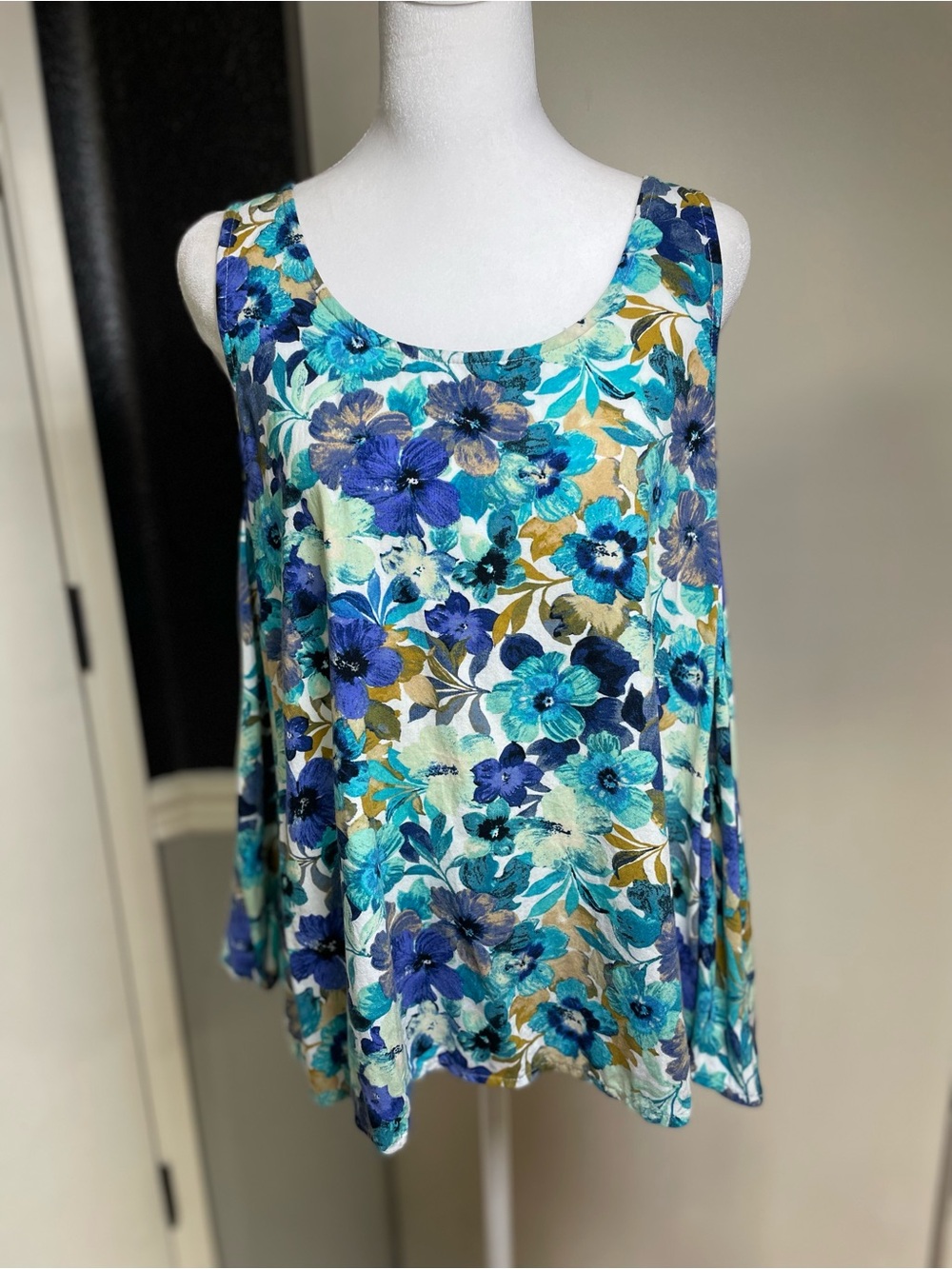 Canyon River Blues Blue Teal Floral Scoop Tank